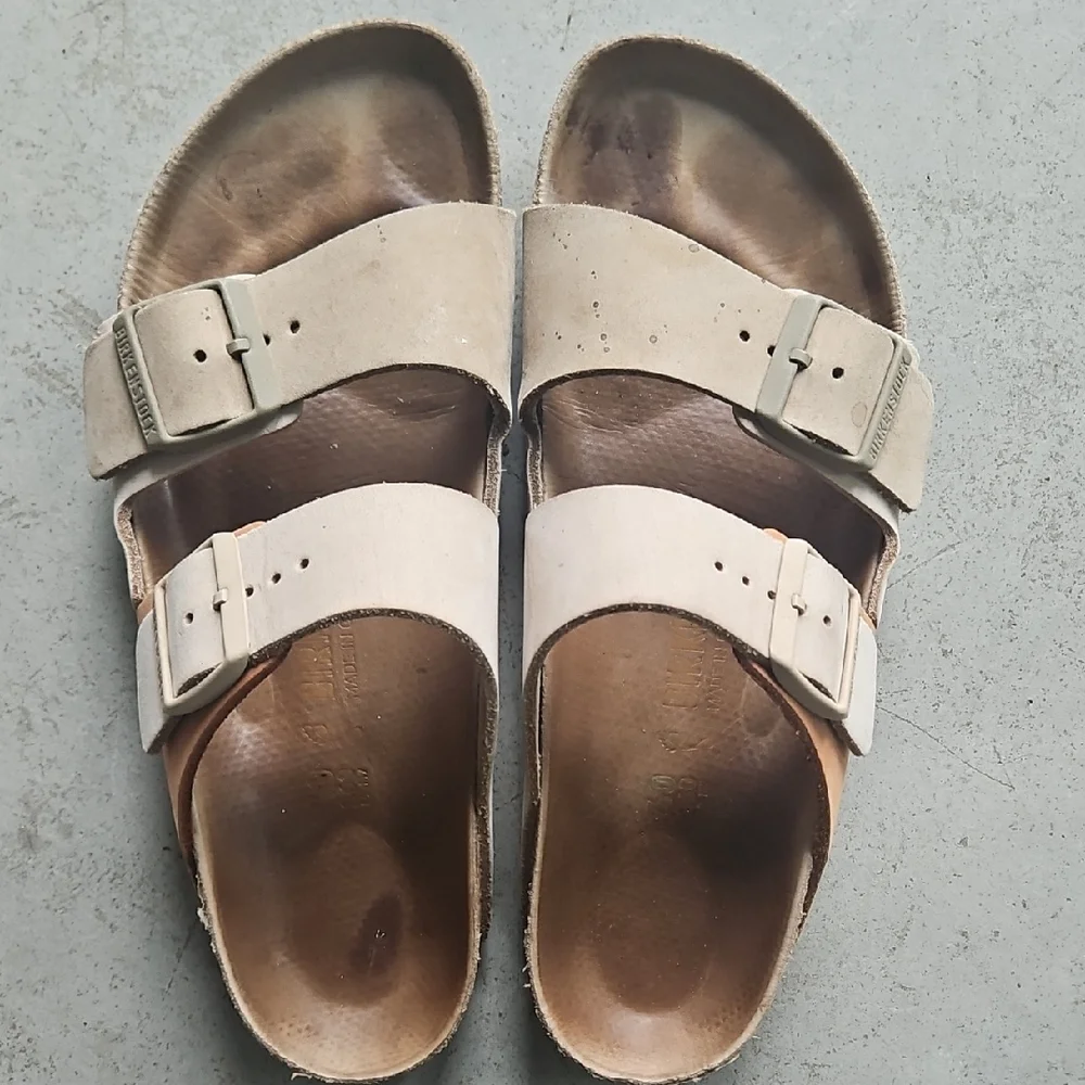 Birkenstock Arizona Nubuck Leather Beige Sandcastle / Faded Khaki Sandals